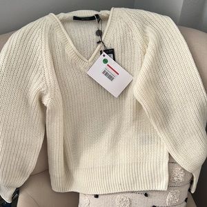 NWT VERO MODA V- neck sweater